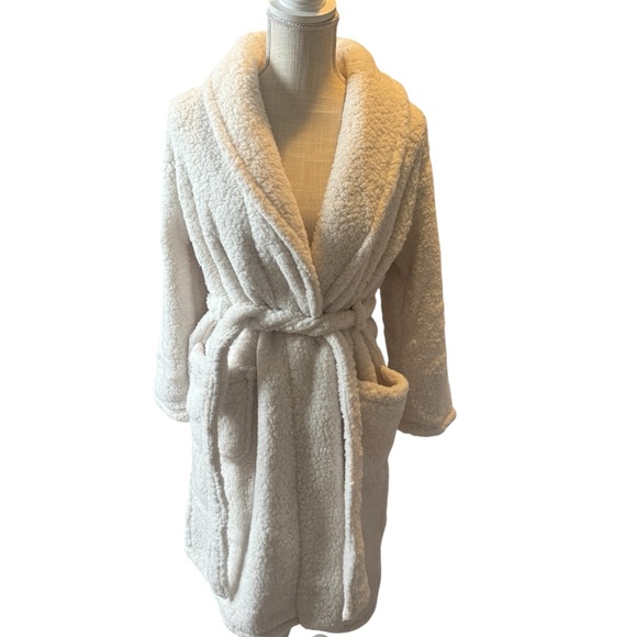 Ulta Beauty Other - Ulta Beauty Cream Sherpa Wrap